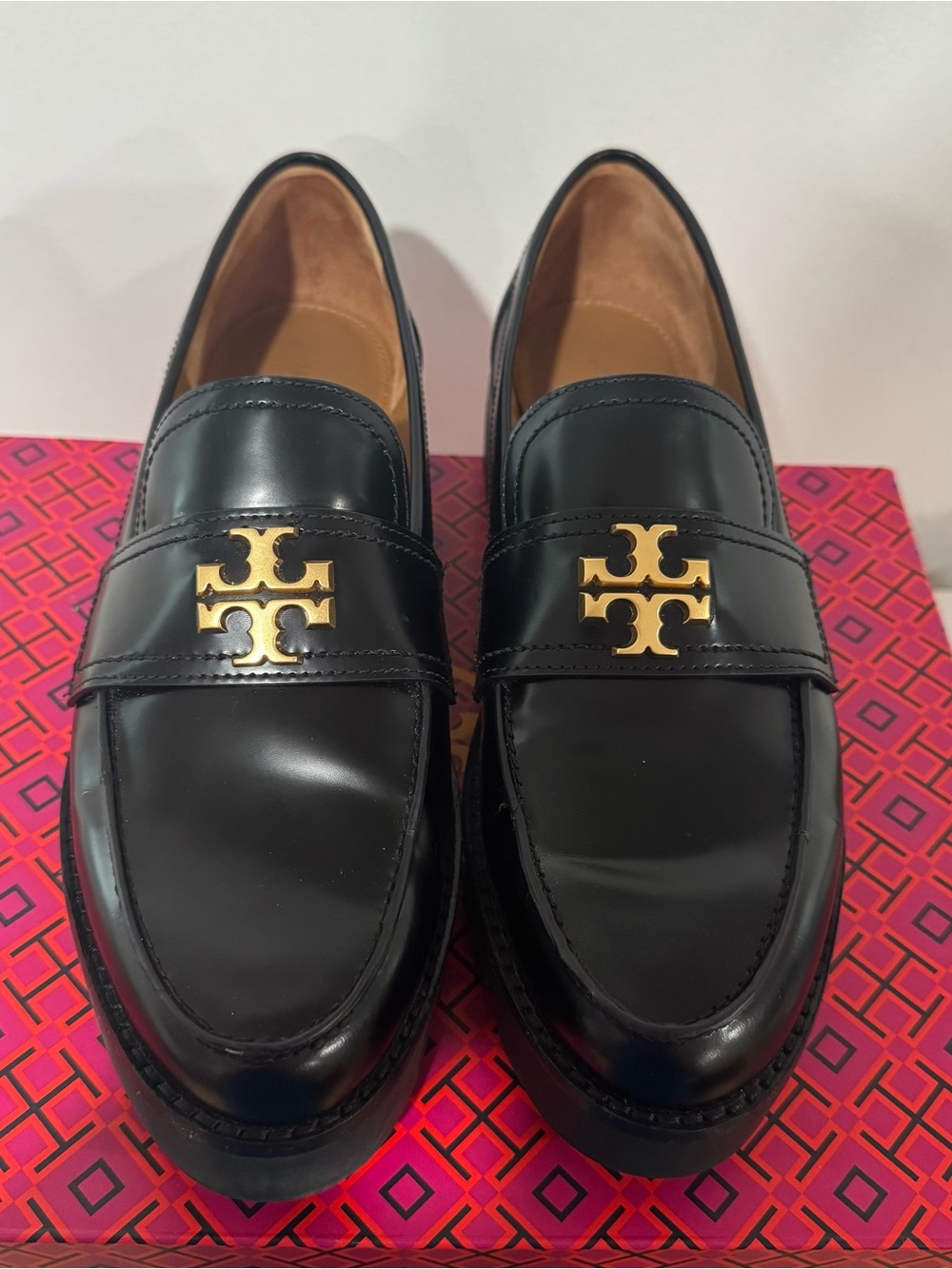 Tory Burch Mini Everly Chunky Lug Sole Leather Loafers Black Gold Logo 8.5 $398 - Picture 5 of 12